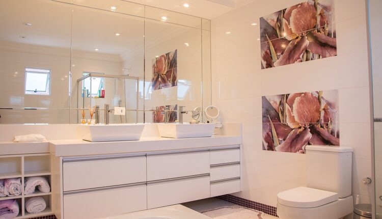 A escolha do espelho certo muda tudo no seu banheiro