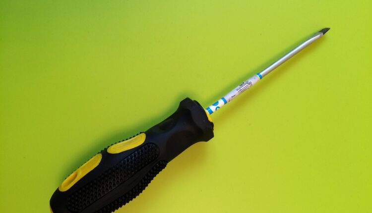 A diferença entre chave philips e fenda que ninguém te explicou