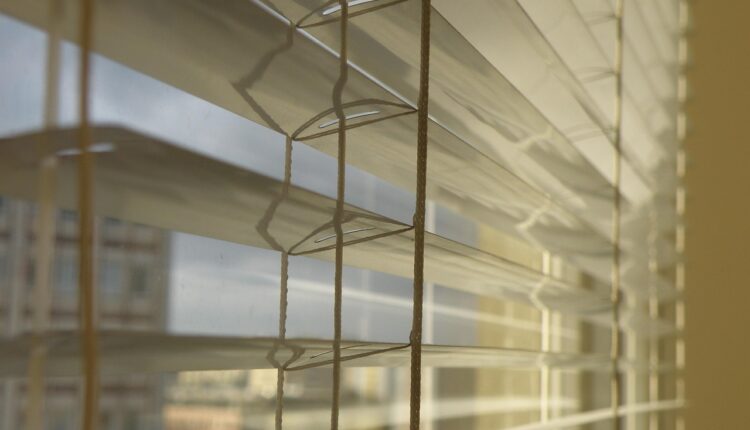 Como limpar persianas sem desmontar e sem estresse