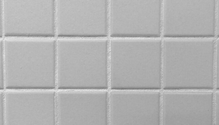 O segredo para lavar rejuntes sem esfregar por horas