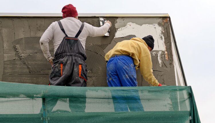 Quando vale a pena contratar um pedreiro por conta própria